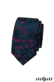 Tmavomodrá slim kravata s kvetinovým vzorom v ružovej